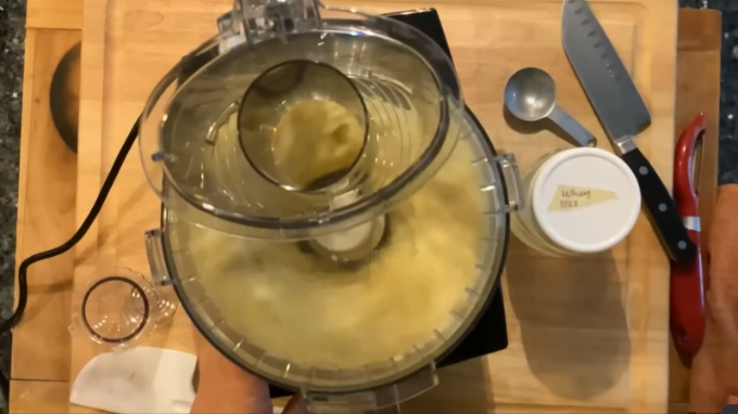 pureeing apples in a food processor