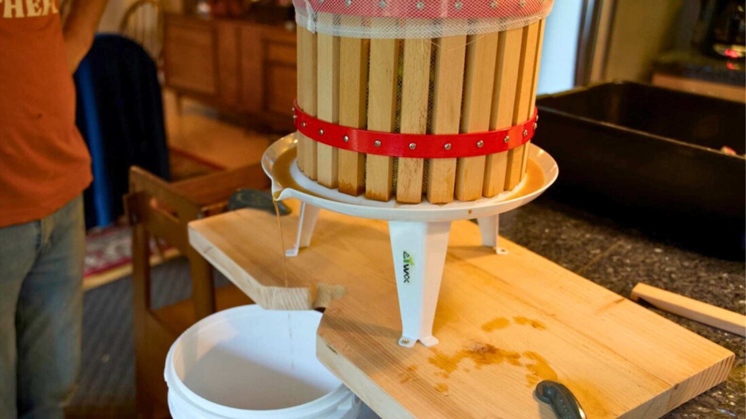 Make This Simple Fermented Sparkling Apple Cider | Zero Effort ...